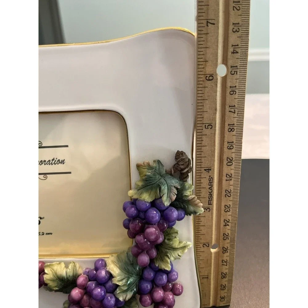 New ~ A Richesco 4x6 Ceramic Picture Picture Frame with Applied Grapes